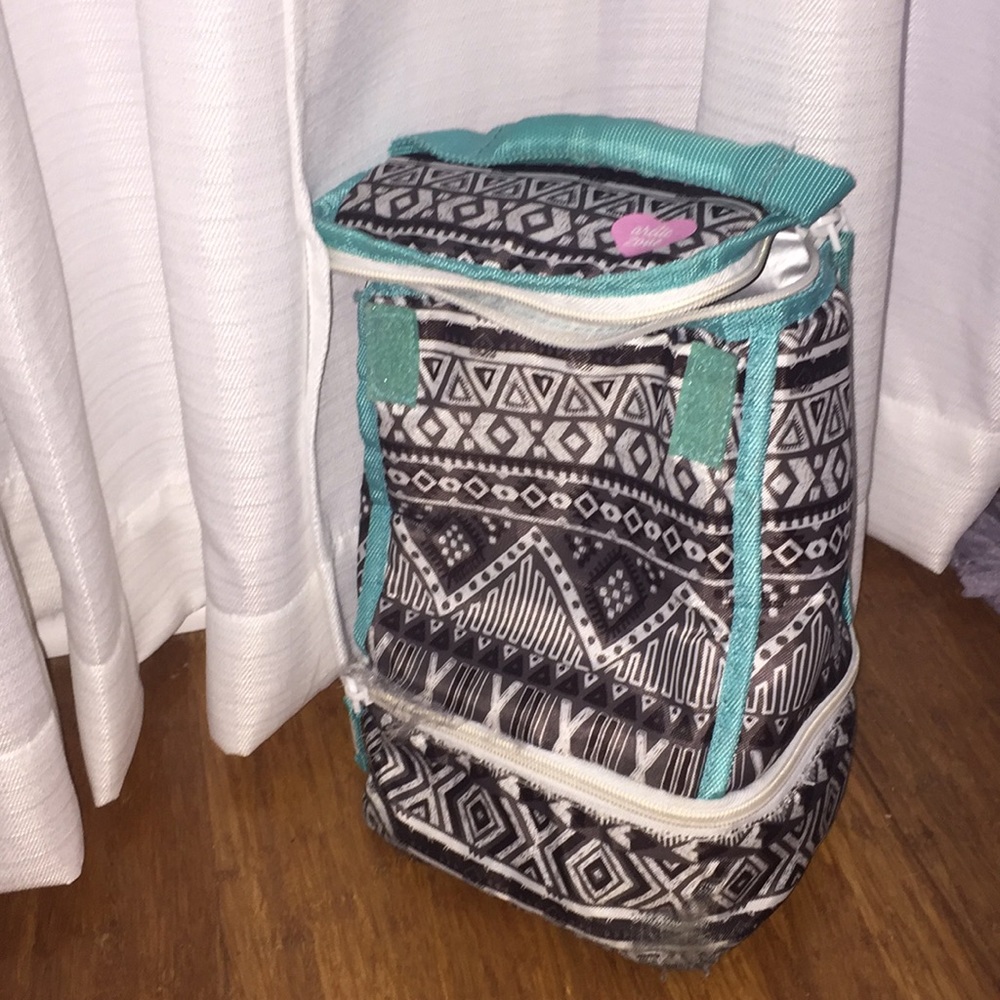 High quality lunch bag : bottom/top compartments!